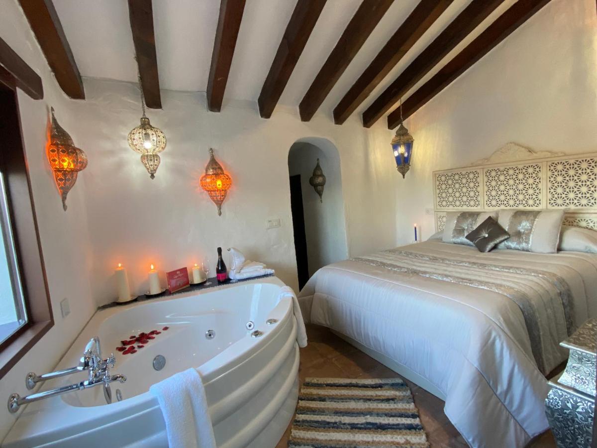 El Escondite De Martina, Aticos Romanticos Setenil De Las Bodegas Eksteriør bilde