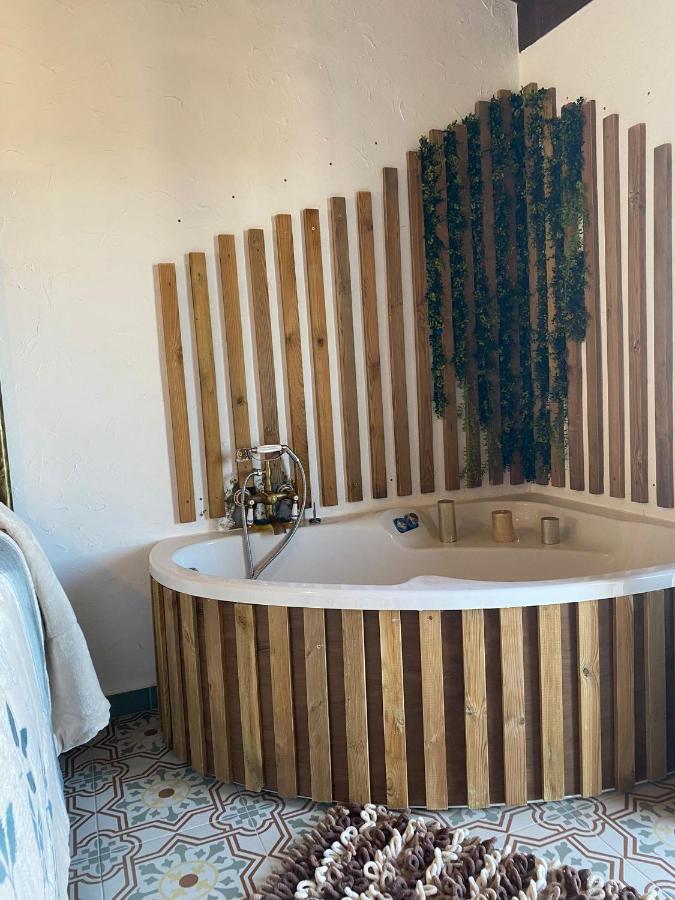 El Escondite De Martina, Aticos Romanticos Setenil De Las Bodegas Eksteriør bilde