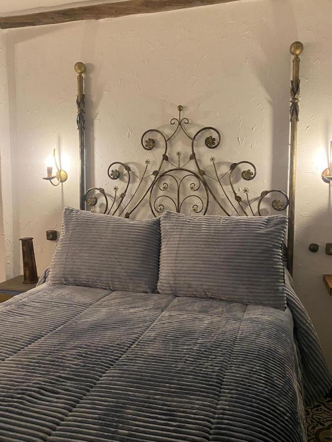El Escondite De Martina, Aticos Romanticos Setenil De Las Bodegas Eksteriør bilde